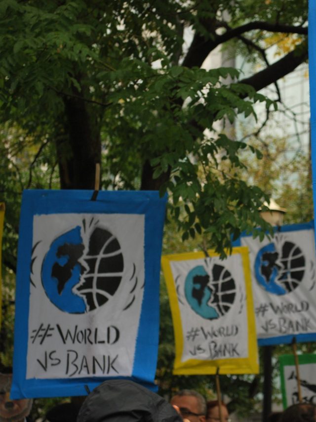 Pakistani Nationals Protest Outside IMF and World Bank Headquarters